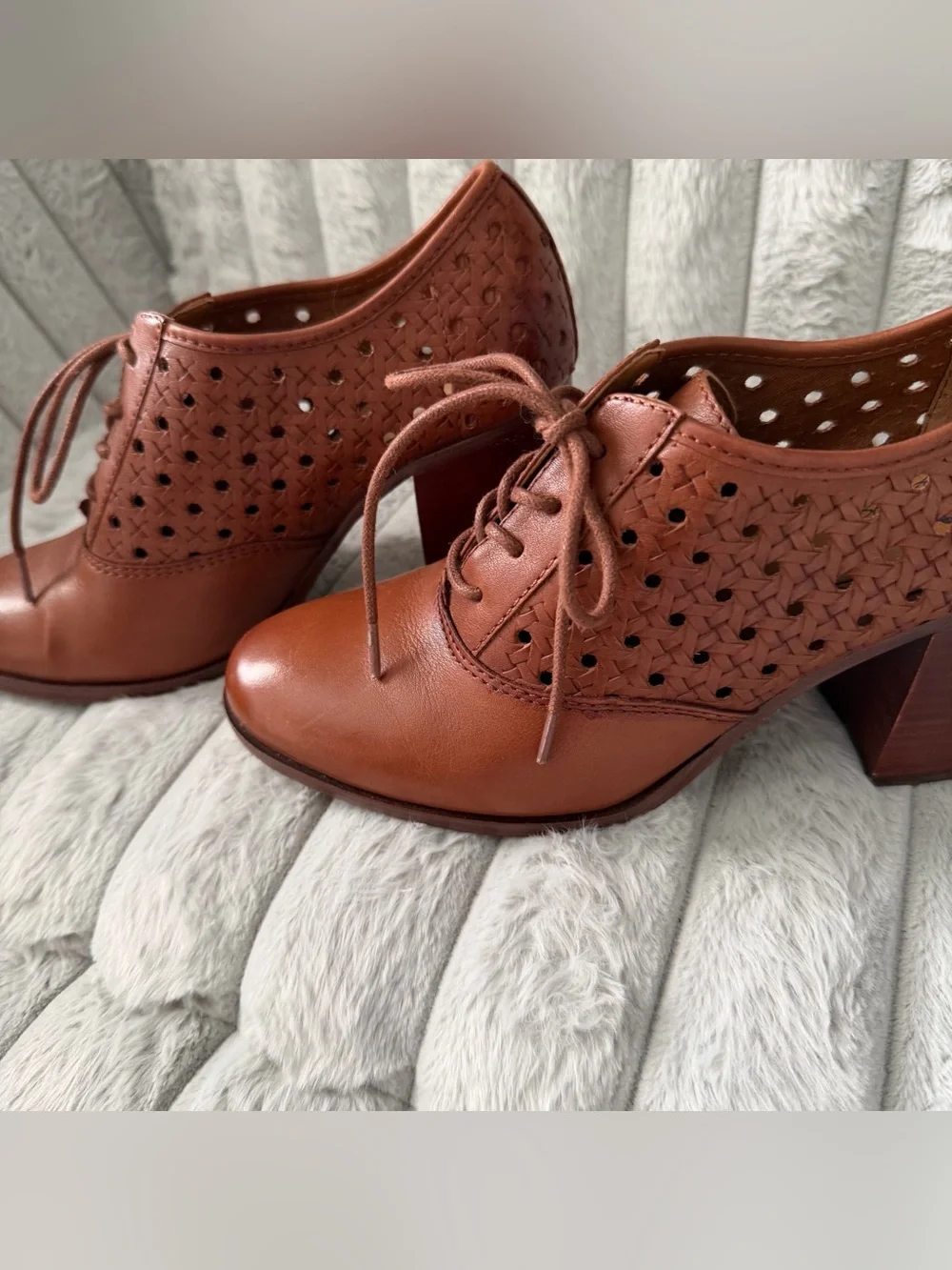 Patricia Nash brown leather Parma heeled lace-up oxfords